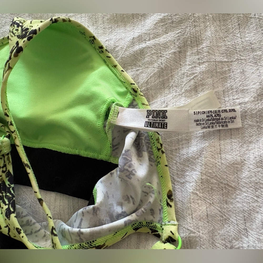 PINK Victoria's Secret Ultimate Sport Green and Black Snakeskin Sports Bra - Picture 4 of 5